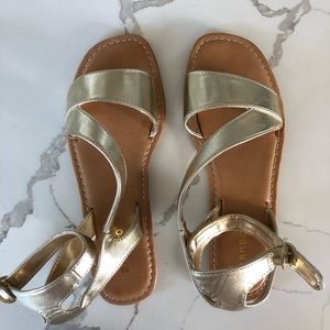 Bamboo NEW sandals. Size 7. Gold